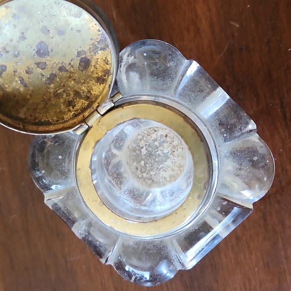 Late-19th Century c.1880 English Molded Glass Inkwell, Brass Collar & Hinged Lid - Picture 5 of 6